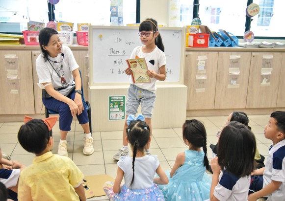 Book sharing during DEAR Week